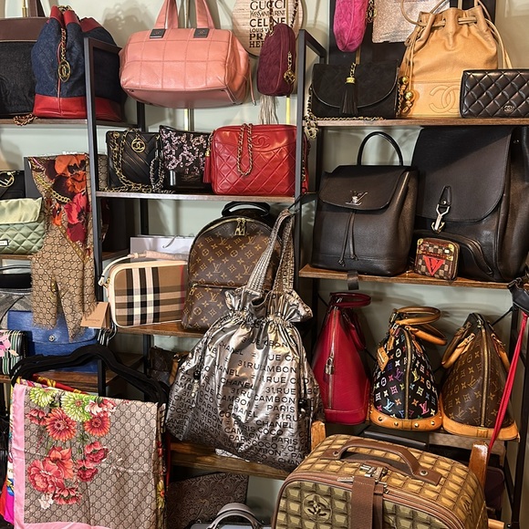 🔥Wednesday is a great day for deals! Best prices for your best new bag!🥰 - Picture 6 of 10